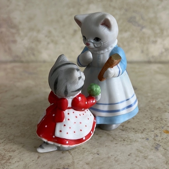 Vintage Schmid Kitty Cucumber Figurine Miss Fish Back to School 1990 - Picture 2 of 6